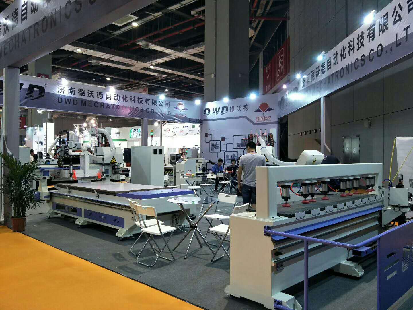 柜門開料機(jī)現(xiàn)今朝會不會被淘汰,它的作用還有多大